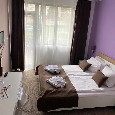 Hotel Grami 3*