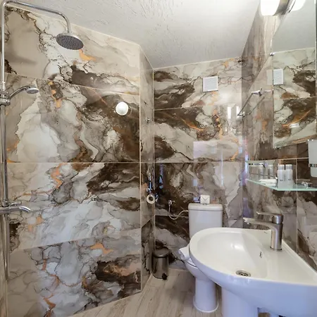 Hotel Grami 3*